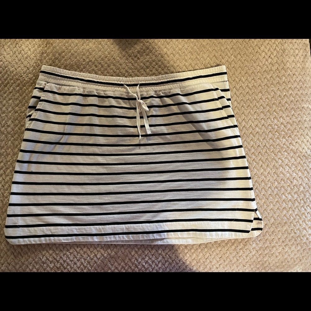 LOFT XL Black and Creme